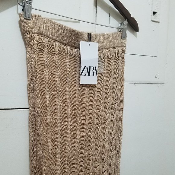 NWT GOLD METALLIC THREAD KINIT SWEATER AND SKIRT SET - Picture 16 of 17